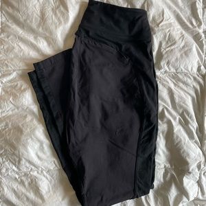 Athleta leggings with zip pockets